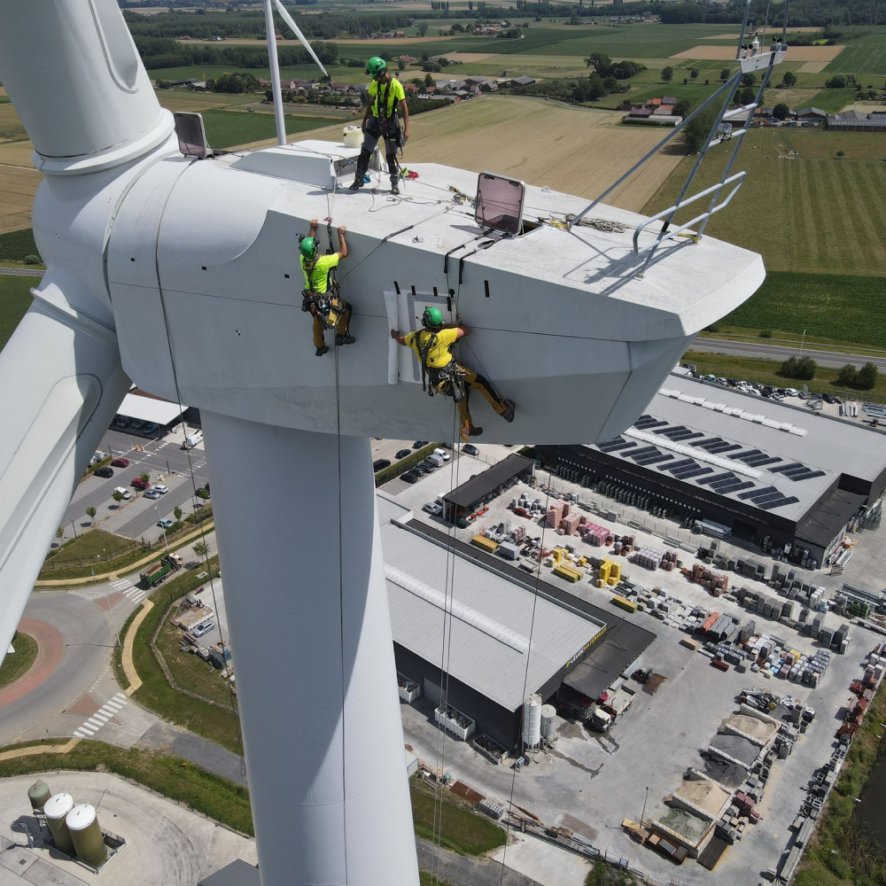 3 cordistes sur éolienne